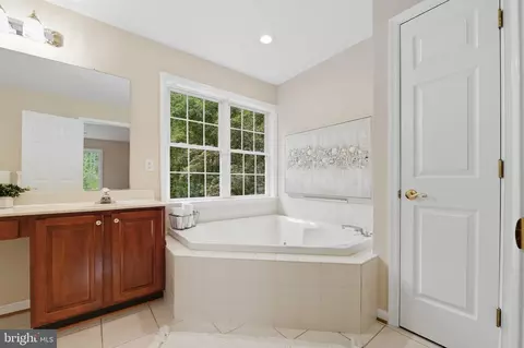 Bath - 3508 Marthas Vineyard Way, Edgewater, MD 21037 photo 1 of 5