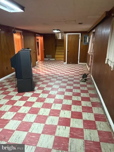 Entry Way - 513 Sunset Knoll Rd, Pasadena, MD 21122 photo 5 of 5