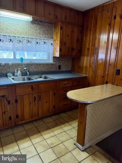 Kitchen - 513 Sunset Knoll Rd, Pasadena, MD 21122 photo 2 of 2