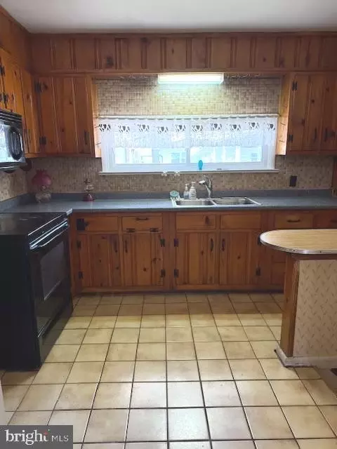 Kitchen - 513 Sunset Knoll Rd, Pasadena, MD 21122 photo 1 of 2