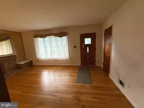 Living - 513 Sunset Knoll Rd, Pasadena, MD 21122 photo 1 of 3