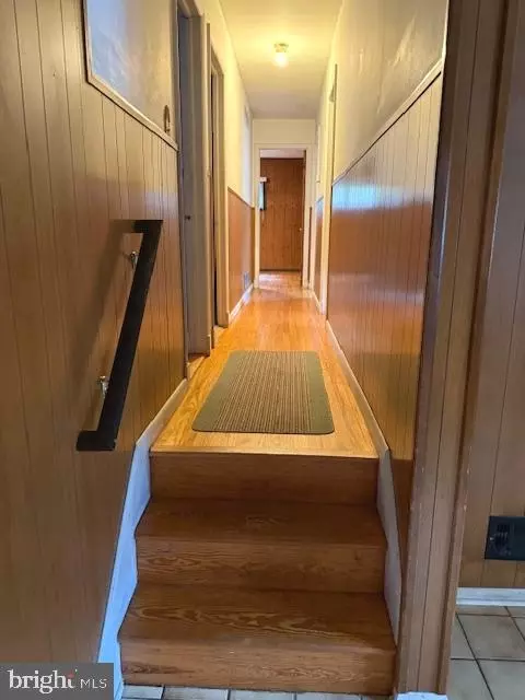 Entry Way - 513 Sunset Knoll Rd, Pasadena, MD 21122 photo 4 of 5