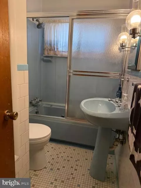 Bath - 513 Sunset Knoll Rd, Pasadena, MD 21122 photo 2 of 3