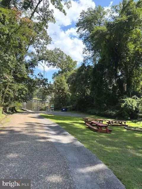 Exterior - 513 Sunset Knoll Rd, Pasadena, MD 21122 photo 9 of 9