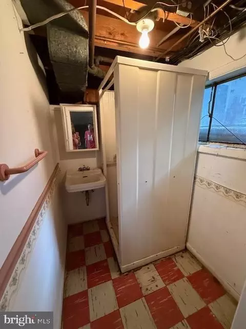 Bath - 513 Sunset Knoll Rd, Pasadena, MD 21122 photo 3 of 3