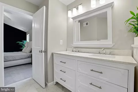 Bath - 7810 Shelbourne, Pasadena, MD 21122 photo 2 of 5