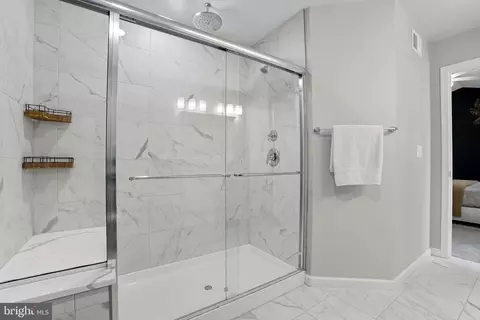 Bath - 7810 Shelbourne, Pasadena, MD 21122 photo 4 of 5