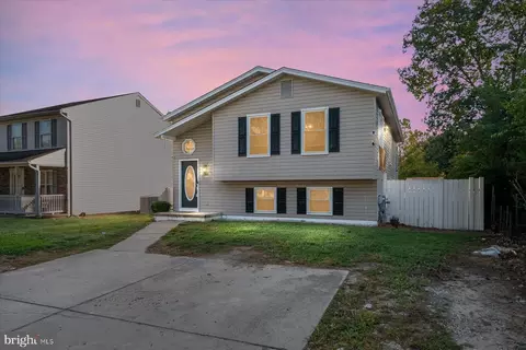 Exterior - 7833 E Shore Rd, Pasadena, MD 21122 photo 1 of 10