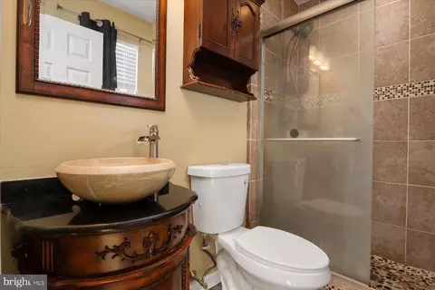 Bath - 7833 E Shore Rd, Pasadena, MD 21122 photo 1 of 2