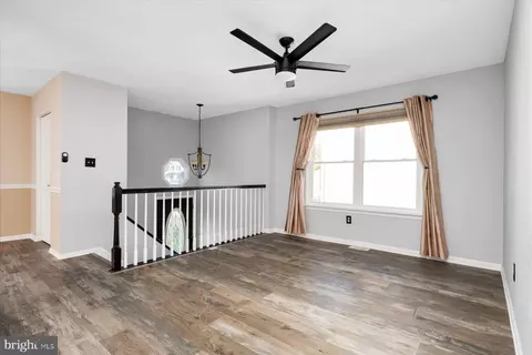 Living - 7833 E Shore Rd, Pasadena, MD 21122 photo 1 of 2