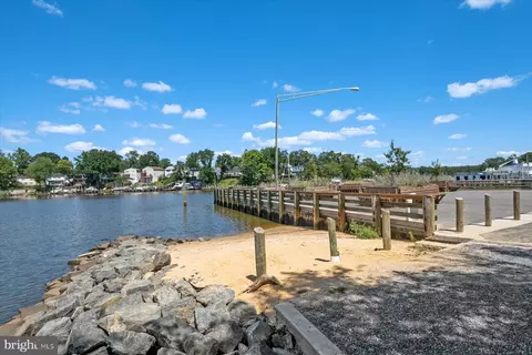 Exterior - 7833 E Shore Rd, Pasadena, MD 21122 photo 10 of 10