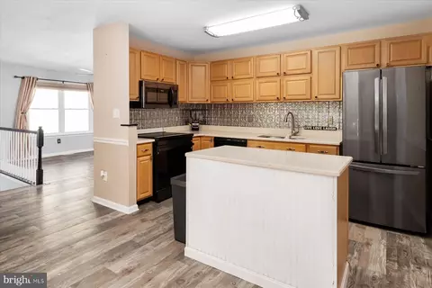 Kitchen - 7833 E Shore Rd, Pasadena, MD 21122 photo 2 of 2