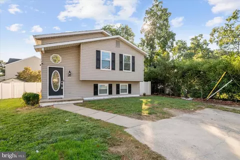 Exterior - 7833 E Shore Rd, Pasadena, MD 21122 photo 3 of 10