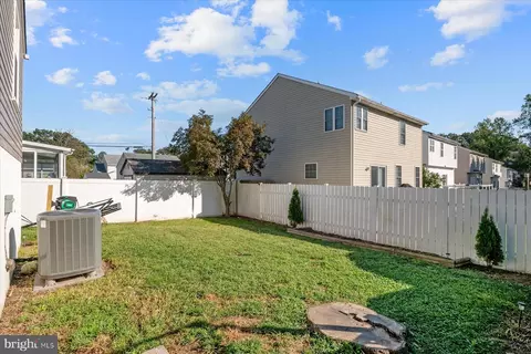 Exterior - 7833 E Shore Rd, Pasadena, MD 21122 photo 6 of 10