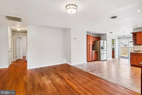 Entry Way - 1166 Cedar Ave, Shady Side, MD 20764 photo 3 of 9