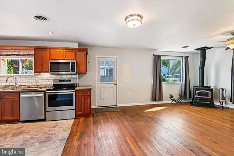 Living - 1166 Cedar Ave, Shady Side, MD 20764 photo 1 of 5