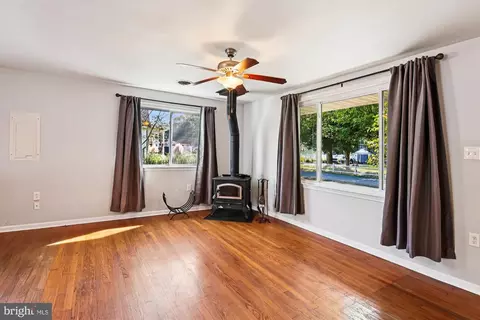 Living - 1166 Cedar Ave, Shady Side, MD 20764 photo 4 of 5