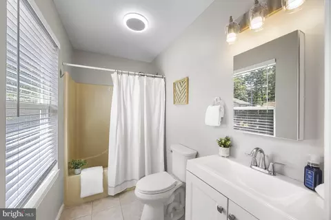 Bath - 2107 Shore Dr, Edgewater, MD 21037 photo 1 of 1
