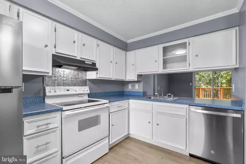 7913 Wellesley Ct, Pasadena, MD 21122 photo 9