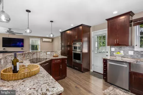 8023 Belhaven Ave, Pasadena, MD 21122 photo 5
