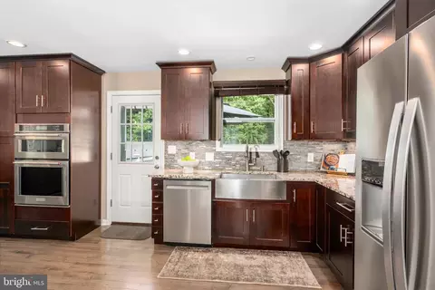 8023 Belhaven Ave, Pasadena, MD 21122 photo 6