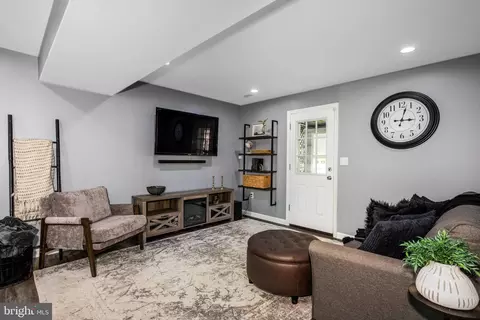 8023 Belhaven Ave, Pasadena, MD 21122 photo 24
