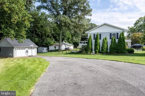 8023 Belhaven Ave, Pasadena, MD 21122 photo 2