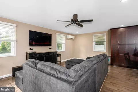 8023 Belhaven Ave, Pasadena, MD 21122 photo 14