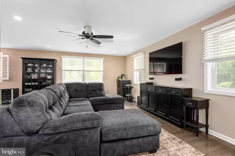 8023 Belhaven Ave, Pasadena, MD 21122 photo 13