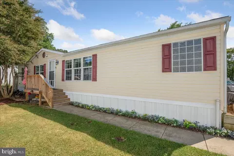 307 Seven Oaks Ln, Lothian, MD 20711