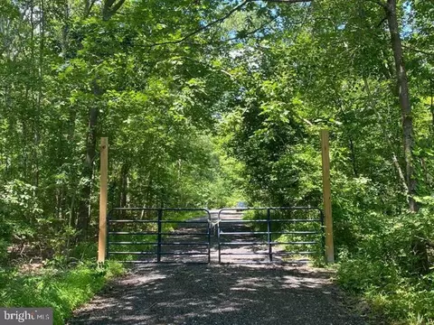 5277 Cedar St, West River, MD 20778
