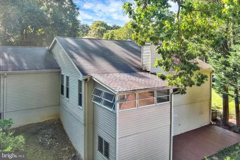 Exterior - 1012 Mastline Dr, Annapolis, MD 21401 photo 10 of 15