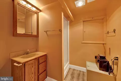 Bath - 1012 Mastline Dr, Annapolis, MD 21401 photo 3 of 3