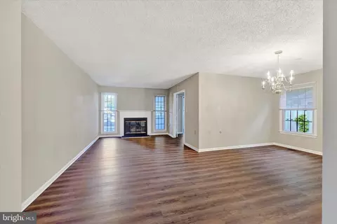 Living - 1012 Mastline Dr, Annapolis, MD 21401 photo 1 of 5