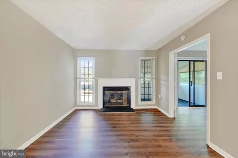 Living - 1012 Mastline Dr, Annapolis, MD 21401 photo 3 of 5