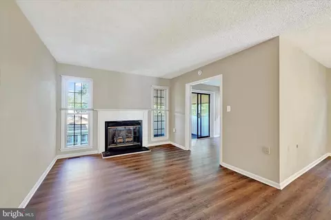 Living - 1012 Mastline Dr, Annapolis, MD 21401 photo 4 of 5