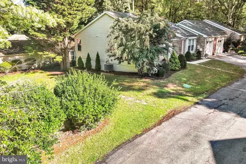 Exterior - 1012 Mastline Dr, Annapolis, MD 21401 photo 8 of 15