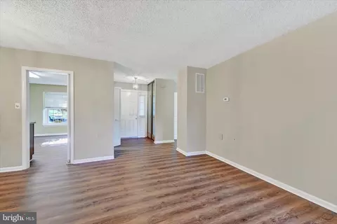 Entry Way - 1012 Mastline Dr, Annapolis, MD 21401 photo 7 of 8