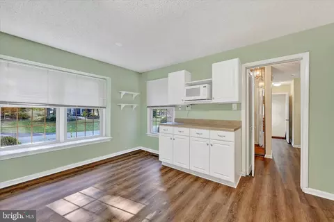 Entry Way - 1012 Mastline Dr, Annapolis, MD 21401 photo 5 of 8