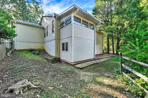 Exterior - 1012 Mastline Dr, Annapolis, MD 21401 photo 4 of 15