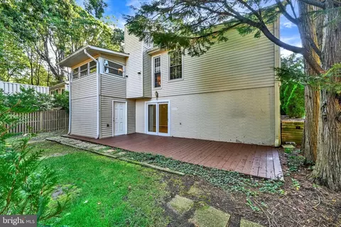 Exterior - 1012 Mastline Dr, Annapolis, MD 21401 photo 3 of 15