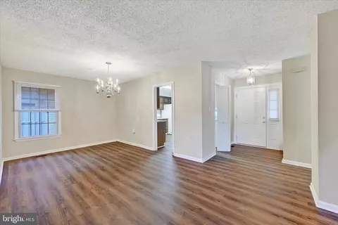 Entry Way - 1012 Mastline Dr, Annapolis, MD 21401 photo 6 of 8