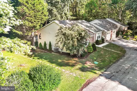 Exterior - 1012 Mastline Dr, Annapolis, MD 21401 photo 9 of 15