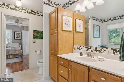 Bath - 968 Chesapeake Ave, Deale, MD 20751 photo 2 of 4