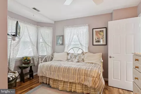 Bedroom - 968 Chesapeake Ave, Deale, MD 20751 photo 5 of 5