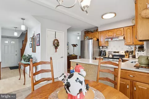 Entry Way - 968 Chesapeake Ave, Deale, MD 20751 photo 1 of 2