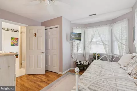 Bedroom - 968 Chesapeake Ave, Deale, MD 20751 photo 4 of 5