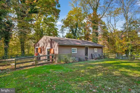 385 Mill Swamp Rd, Edgewater, MD 21037 photo 3