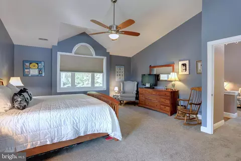 Bedroom - 8171 Bayside Dr, Pasadena, MD 21122 photo 4 of 6