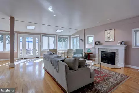 Living - 8171 Bayside Dr, Pasadena, MD 21122 photo 3 of 3